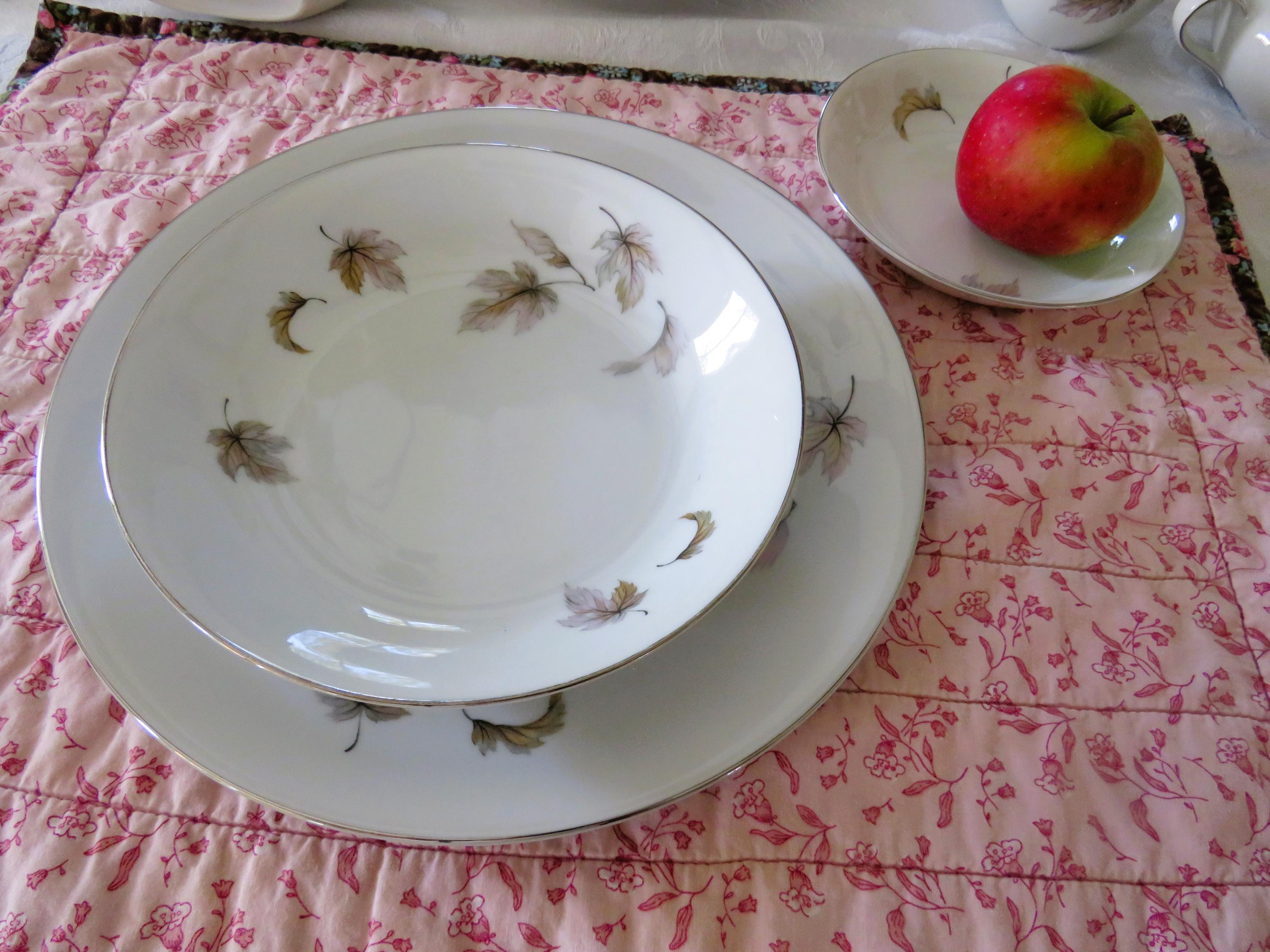 Seyei Autumn Leaves China: Mid-century Modern Dinnerware With