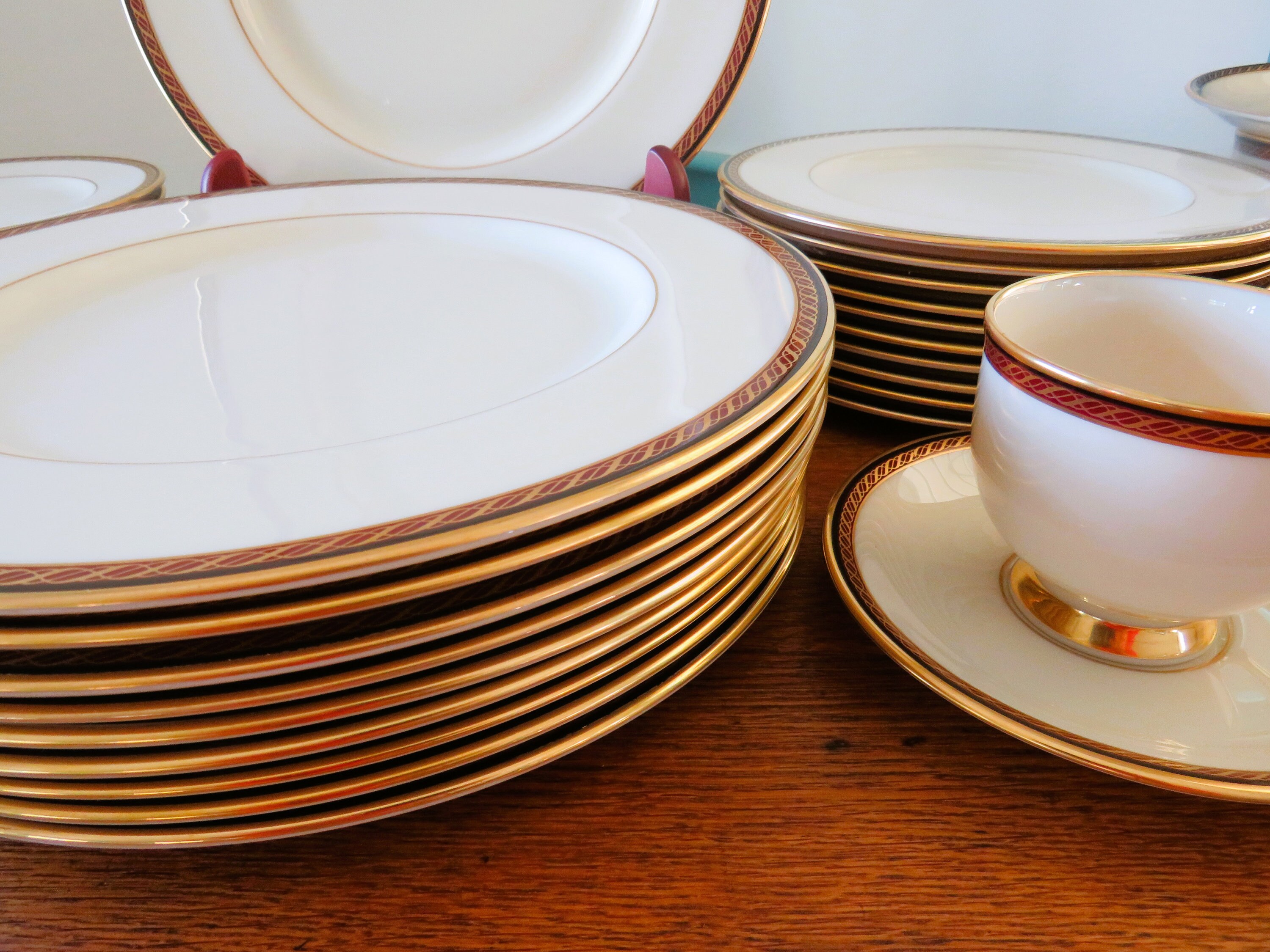Lenox MONROE 5-piece Place Settings - Maroon, Black Band, Gold
