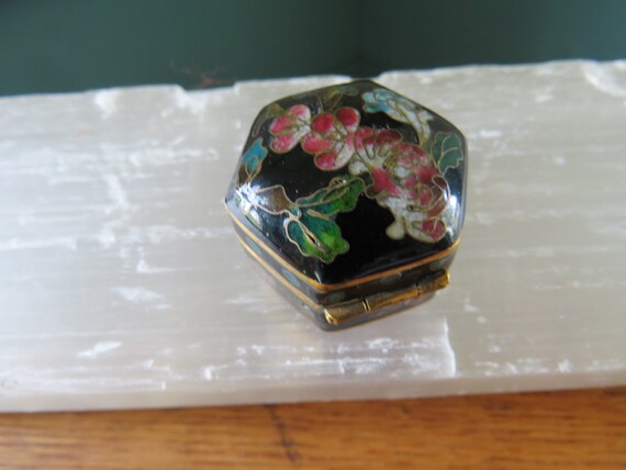 Vintage Tiny Cloisonne Pill Box: Floral Brass Hin… - image 8