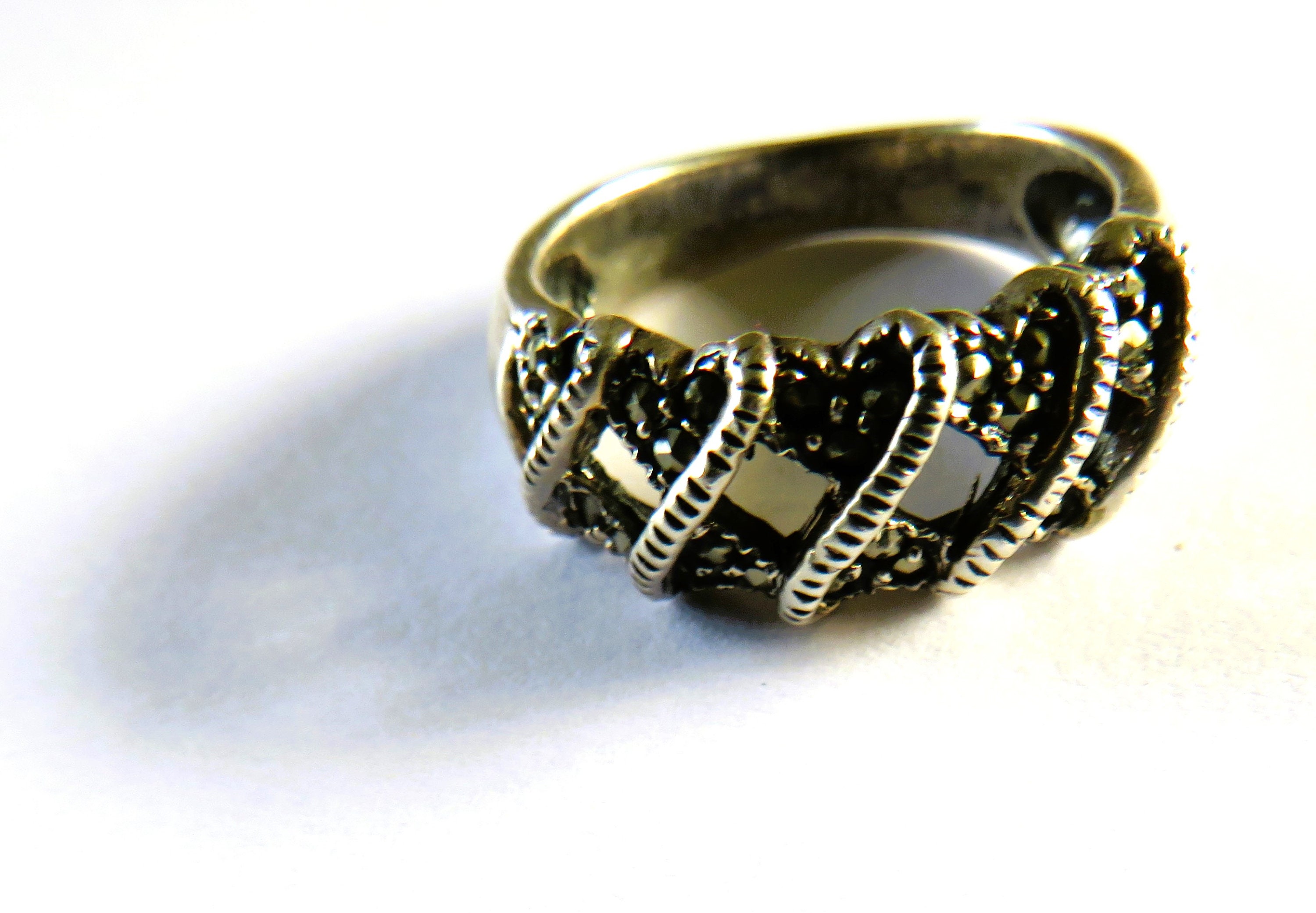 Han 925 deals thai ring