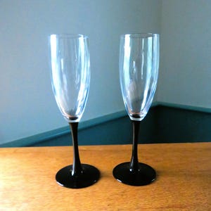 Flute da champagne Astra di Cristal D&#39;Arques: bicchieri da vino in cristallo con stelo nero, set da 2