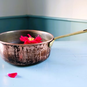Vintage Copper Pot with Brass Riveted Handle: Kitchen Decor