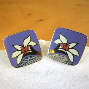 Laurel Burch WILD LILY Lavender Light Purple Spring Colors Gold Tone Small Square Stud Earrings