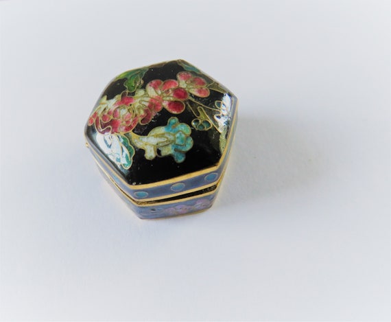 Vintage Tiny Cloisonne Pill Box: Floral Brass Hin… - image 6