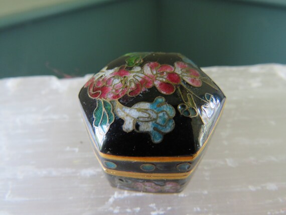 Vintage Tiny Cloisonne Pill Box: Floral Brass Hin… - image 10