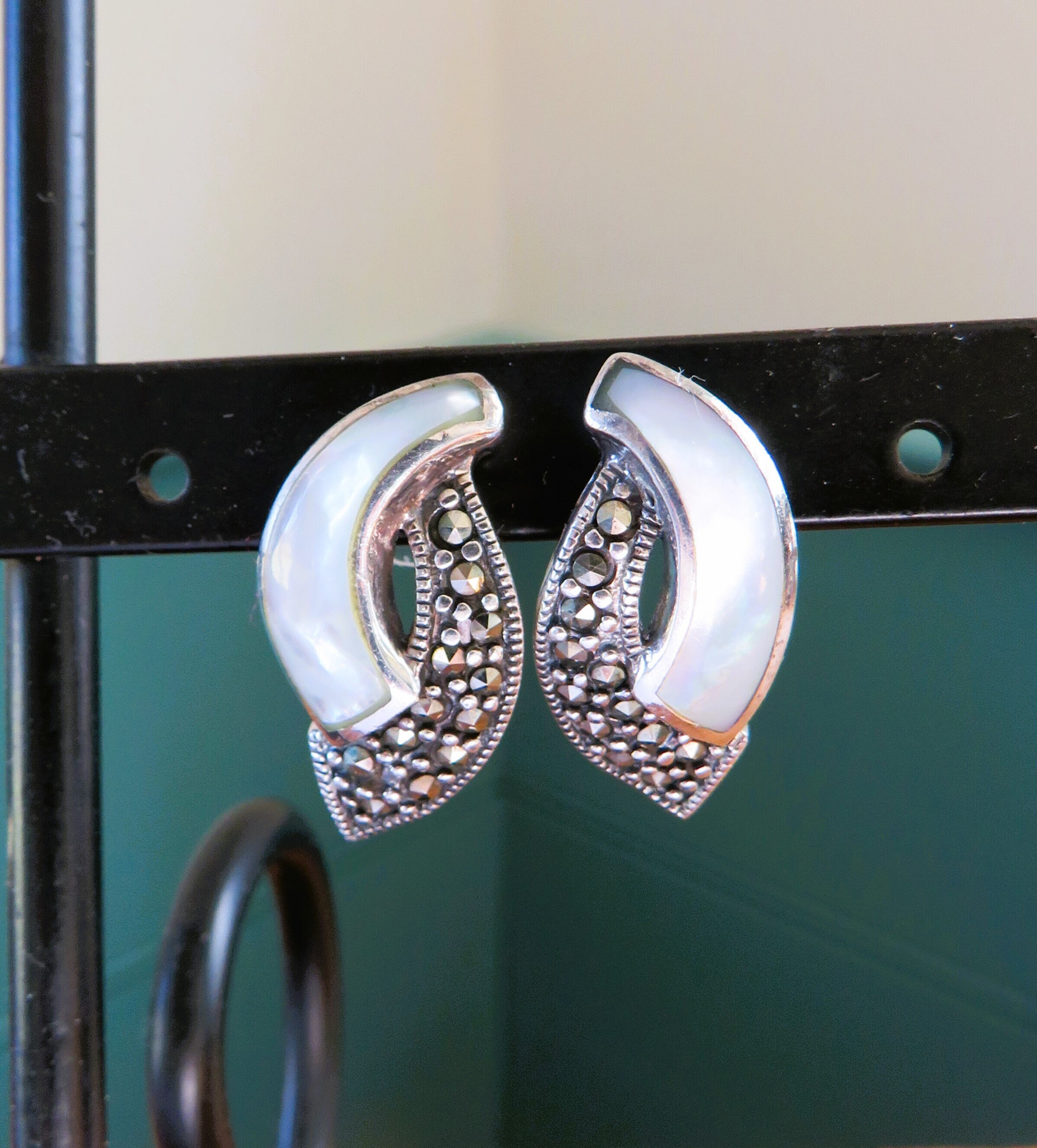 Boucles D’oreilles Art Déco Goutte En Argent 925 Avec Nacre Et Marcassite – Neuves Avec étiquettes