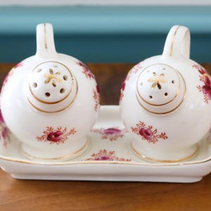 Salero y pimentero con forma de tetera floral pintados a mano: ¡MUY bonitos!