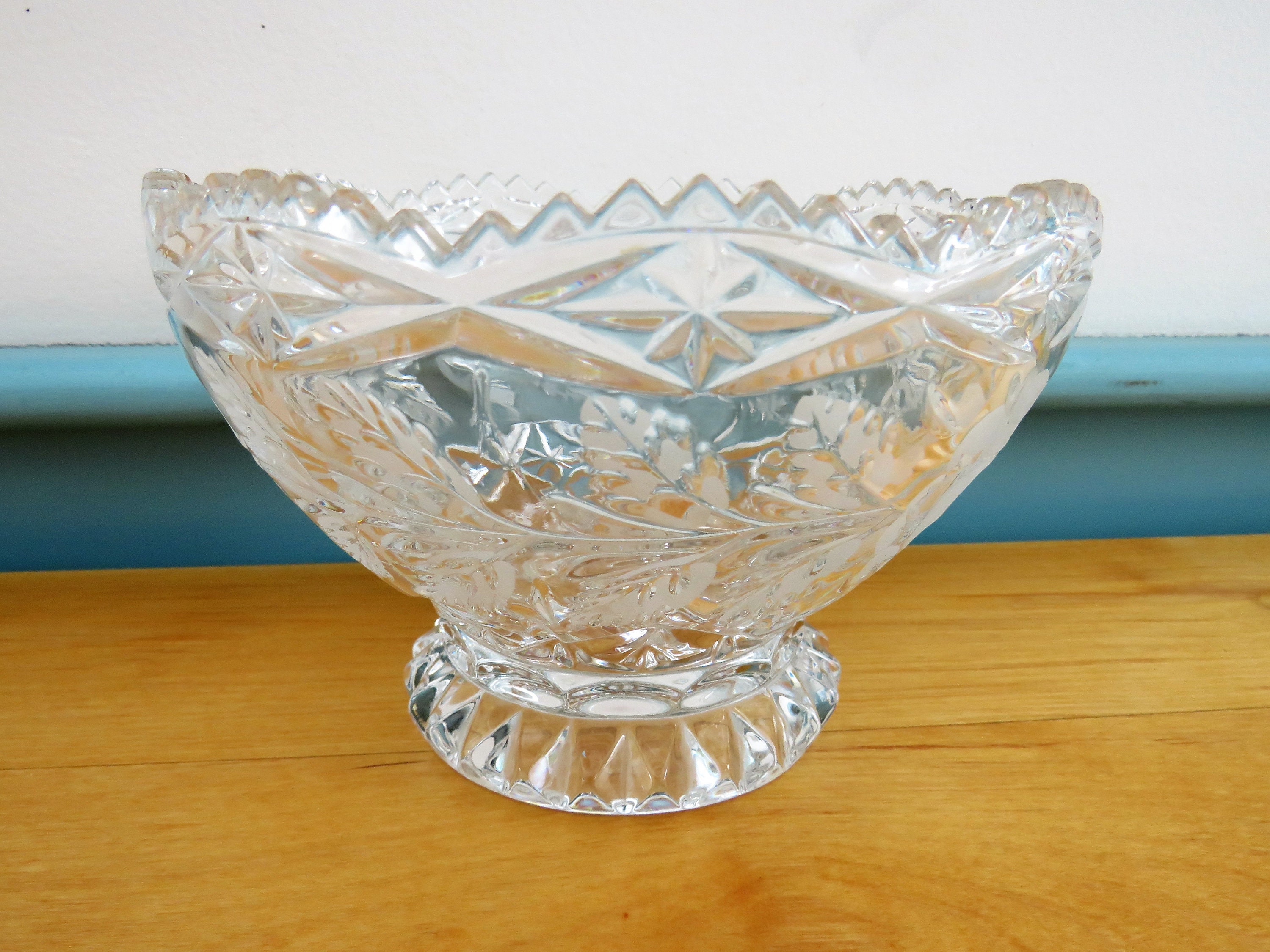 Stunning Deep Cut Crystal Bowl Estate Sawtooth Rim Textured Geometric Glass