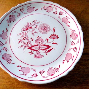 SET of 4 (or 8) Restaurant Ware RED ONION Mayer China Co. Dinner Plates, heavy duty!  10 1/2&quot; diameter.