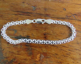 STERLING 7" long flat chain link Italian bracelet unusual and very pretty chain pattern - 4.8 grams 925.