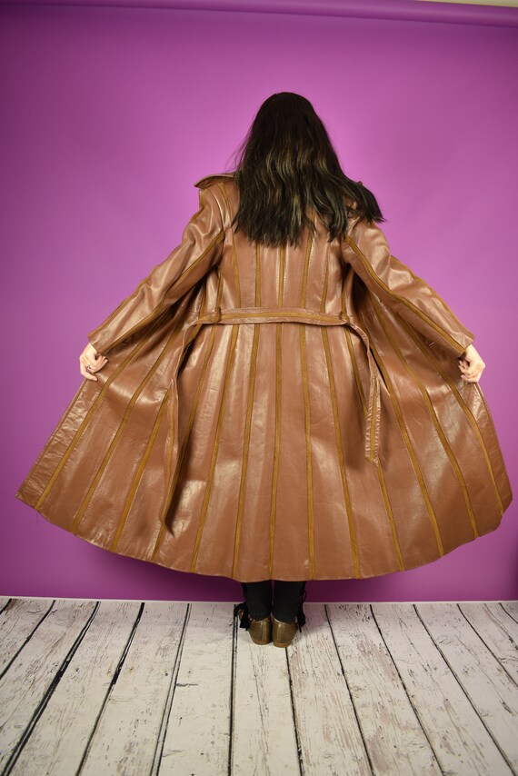 1970s Striped Leather Trench Coat in Caramel Brow… - image 10