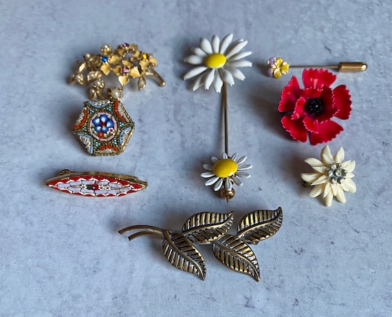 Mid Century Lot of 8 Flower Pins-stick Pins-brooches-italian Mosaic-vintage  Upcycle Pieces for Christmas Tree Jewelry Tree or Craft Projects 