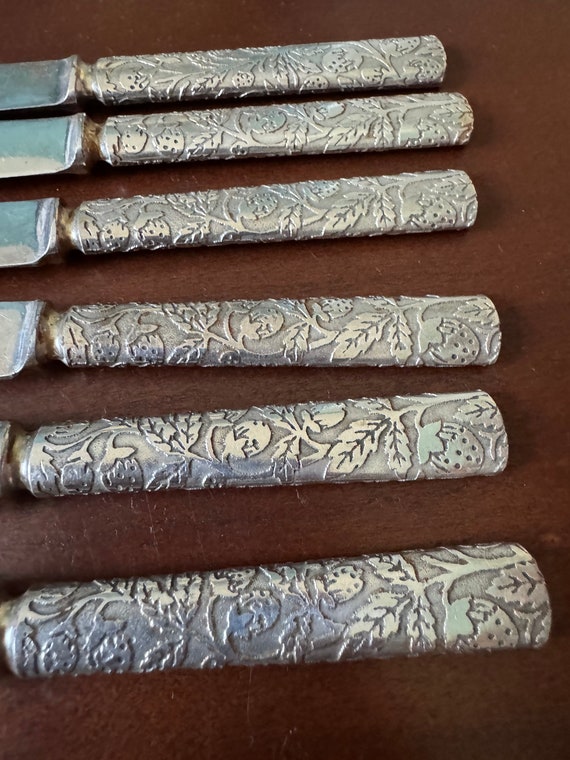 6 Antique WM Rogers Wallingford Ct Fruit Knives Embossed Repousse