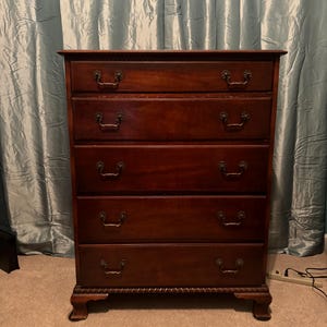 Kindel Chipendale Mahogany 5 chest of drawers  commodes American made Local pick up only