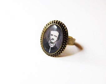 Edgar Allan Poe ring in bronze tone, author antique portrait adjustable ring, Gothic literature jewelry, literary gift for book lovers