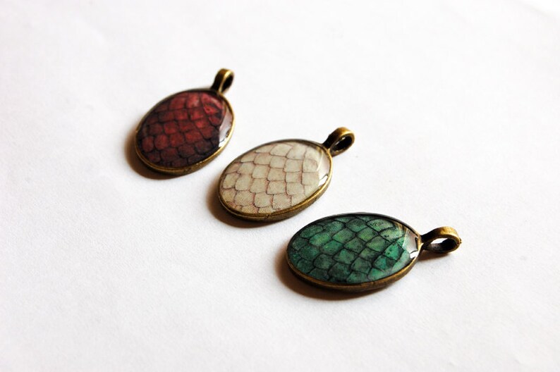 Game of Thrones Jewelry Dragon Egg Pendant The Khaleesi Dragon Egg Necklace in Bronze Tone Dragon Egg Necklace Daenerys Necklace