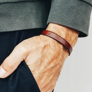 Leren herenarmband, cadeau idee vriendje, manchetarmband gegraveerd, aangepast gepersonaliseerd cadeau, vaderdagcadeaus voor hem, mode-armband