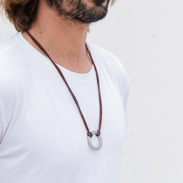 Lederkette für Männer Gravur Kreis Halskette Washer Halskette personalisiertes Geschenk für Papa Lange Halskette Unikat Geschenk für Ihn