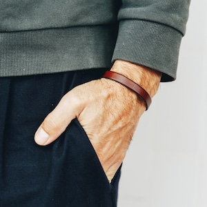 Herren Lederarmband - personalisiertes Geschenk für Freund - Einzigartiges Geschenk für ihn - Benutzerdefinierte versteckte Nachricht 3 Jahre Jubiläum, meistverkaufte Artikel