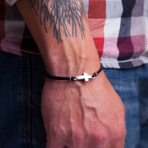 Eenvoudige leren armband met klein kruisje voor heren communiecadeau bevestiging cadeau tieners jongens vaderdagcadeau zilver zijwaarts kruis peetvader