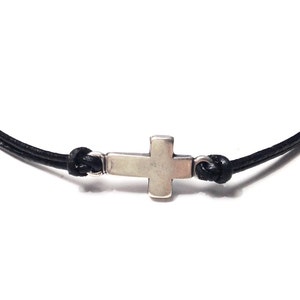 Zilveren kruisketting, christelijke geschenken, leren koordketting, herenketting, zwartleren ketting, christelijke herenketting, kruischoker