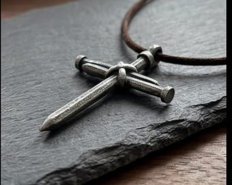 Herren Kreuz Halskette Lederschnur, Nagel Kreuz Anhänger, rustikale Halskette Minimalist, Geschenk für ihn, Ostergeschenk für Freund personalisierte Kreuz