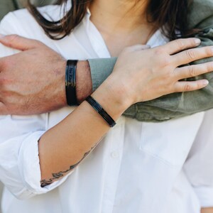 Bijoux Personaliseerbare armband voor koppels Gepersonaliseerde zijn en haar sieraden Ijzer Jubileum 6e huwelijksverjaardag Cadeaus voor stel Haar koning afbeelding 14