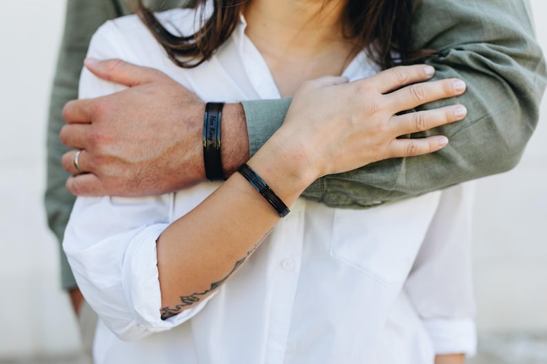 Bijoux Personaliseerbare armband voor koppels Gepersonaliseerde zijn en haar sieraden Ijzer Jubileum 6e huwelijksverjaardag Cadeaus voor stel Haar koning afbeelding 14