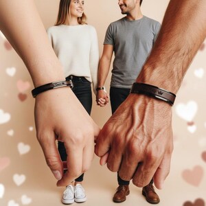 Bijoux Personaliseerbare armband voor koppels Gepersonaliseerde zijn en haar sieraden Ijzer Jubileum 6e huwelijksverjaardag Cadeaus voor stel Haar koning afbeelding 7