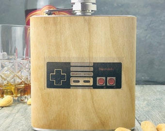Klassisk Nintendo NES-kontrollflaska, flaska inklädd i äkta lönnträ, Zelda, Sonic, Donkey Kong