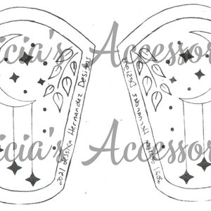 Puede incluir: Un par de diseños de arte de línea en blanco y negro que presentan una luna creciente, estrellas y hojas. Los diseños son simétricos y tienen un tema celestial caprichoso. El texto "Micia's Accessories" es visible en la imagen.