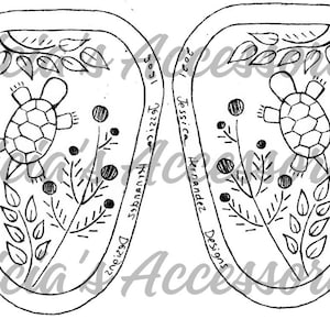 Puede incluir: Dos dibujos en blanco y negro de una tortuga con una planta y bayas. Los dibujos están sobre un fondo blanco y tienen el texto "2021 Jessica Hernandez Designs" en el lado derecho y "2021 Jessica Hernandez Designs" en el lado izquierdo.