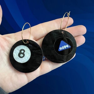 Pendientes llamativos de acrílico con 8 bolas mágicas, pendientes colgantes, juguetes de los años 90