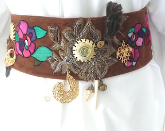 Cinturón ancho de gamuza estilo boho artesanal de los 90 con adornos y bordados - Talla única