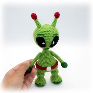 Crochet Pattern: Alien, Amigurumi Alien, Alien Stuffed Toy, Alien Doll, Crochet Space, Green Alien Doll Pattern (English)
