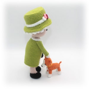 Crochet Pattern: The Queen Doll with her Little Dog, Amigurumi Queen Doll (English)