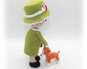 Crochet Pattern: The Queen Doll with her Little Dog, Amigurumi Queen Doll (English)