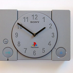 Reloj de consola clásica de Playstation 1 Decoración de la habitación del jugador Regalo de videojuego retro de Playstation Regalo de cumpleaños para jugadores Regalo de jugador clásico de PS imagen 2