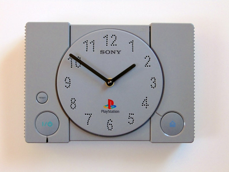 Reloj de consola clásica de Playstation 1 Decoración de la habitación del jugador Regalo de videojuego retro de Playstation Regalo de cumpleaños para jugadores Regalo de jugador clásico de PS imagen 2