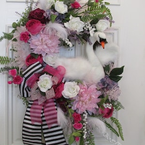 Swan Decor Wreath, Swan Wreath, Swan Home Decor, Little Girl Room Decor, Swan Nursery Decor, Floral Wreath