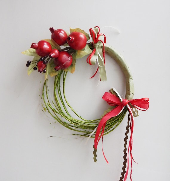 Pomegranate Xmas wreath of red pomegranates, polyester, small pomegranates on green vine wreath with red green ribbons, Xmas decor wreath