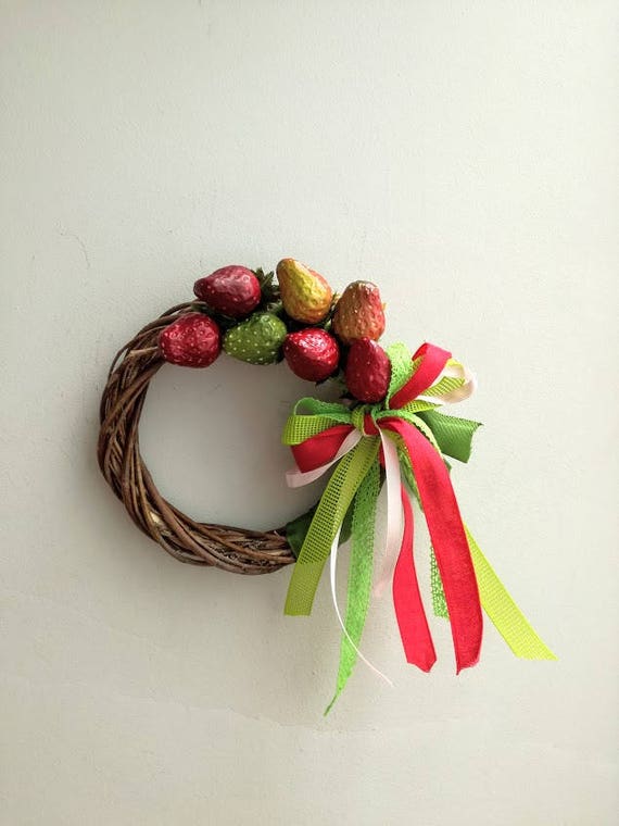 Small strawberry wreath, summer door wreath of small strawberries, polyester, red and green strawberries on wicker wreath with ribbons