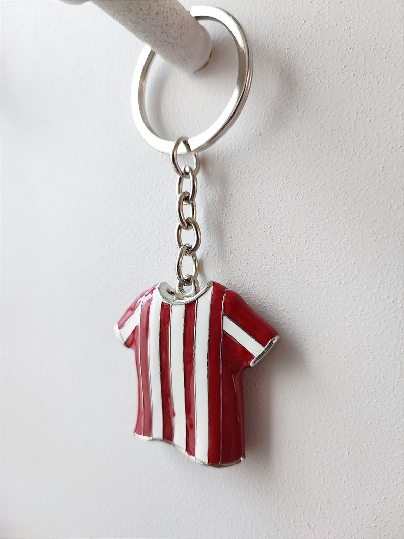 Red white jersey, football jersey key chain, alloy and enamel soccer jersey key ring, μεταλλικο μπρελοκ Ολυμπιακός image 7