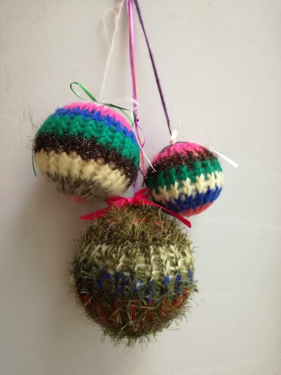 Knit Christmas baubles, colourful Xmas baubles, knit Xmas ornaments, multicolour Xmas tree balls, unique Christmas decor balls, set of three