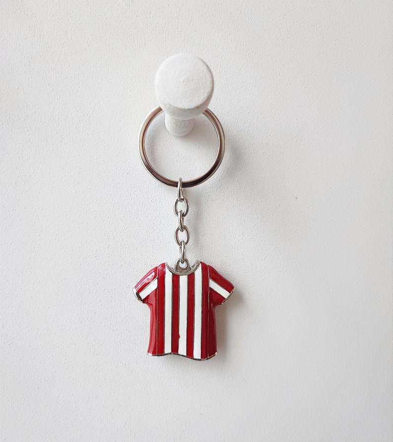 Red white jersey, football jersey key chain, alloy and enamel soccer jersey key ring, μεταλλικο μπρελοκ Ολυμπιακός image 1