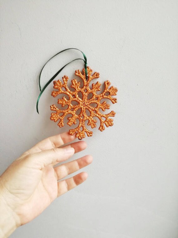 Golden snowflakes ornaments, Xmas tree snowflakes, polyester snowflakes in red, orange, gold silver, set of four