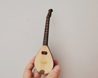 Vintage mandolin miniature, wooden mandolin miniature, musical instrument miniature, mandolin figure in faux leather case