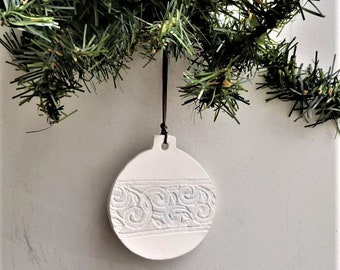 Ornement de boule de Noël, contour de boule blanc en céramique, blanc cassé, ornement de boule d’arbre de Noël bidimensionnel