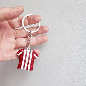 Red white jersey, football jersey key chain, alloy and enamel soccer jersey key ring, μεταλλικο μπρελοκ Ολυμπιακός image 2