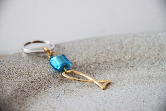 Gold fish keychain, gold fish outline key ring with turquoise blue bead, minimalist fish key holder, unisex fish key chain, fish favours